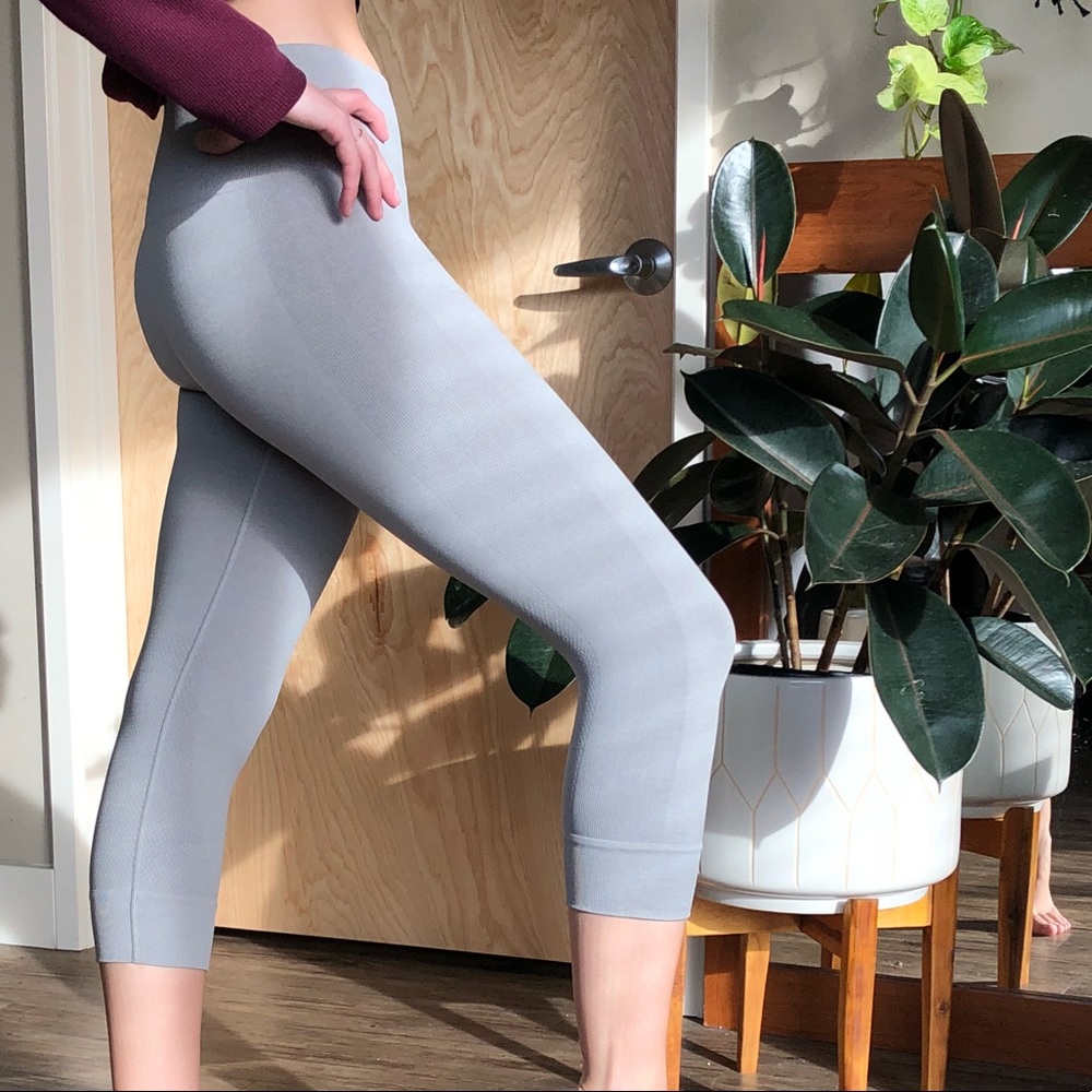 Lululemon Seamlessly Street cropped legging